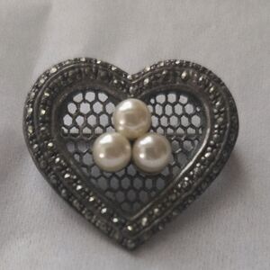 Vintage Heart-Shaped Pearl Brooch
